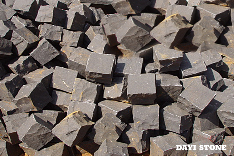 Cubes ZP-Black Basalt All sides naturl split